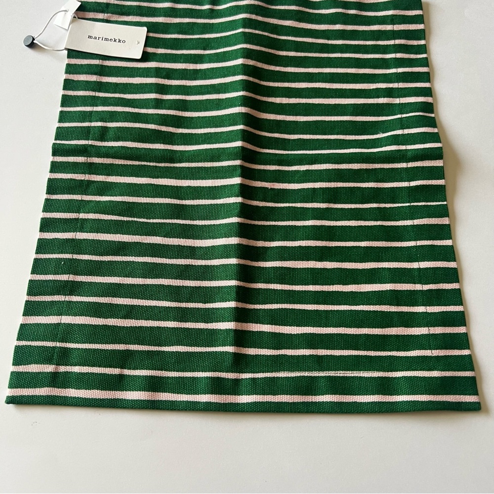 MARIMEKKO PICCOLO TABLETTI 13” x 15.5”PLACEMAT GREEN/PINK NWT